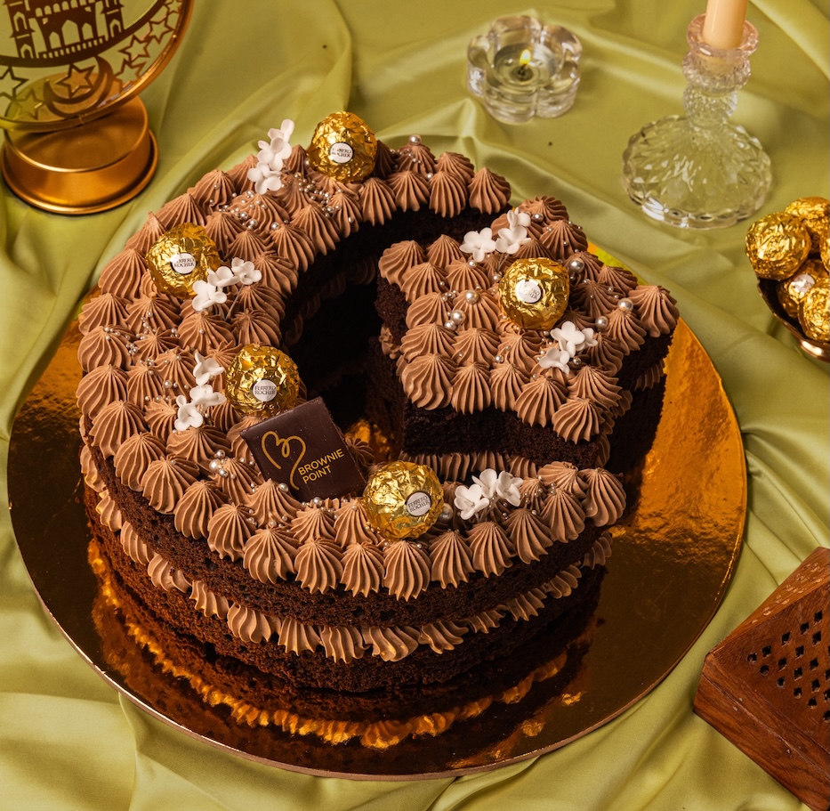 Celestial Crescent Cake (1.5 kg)