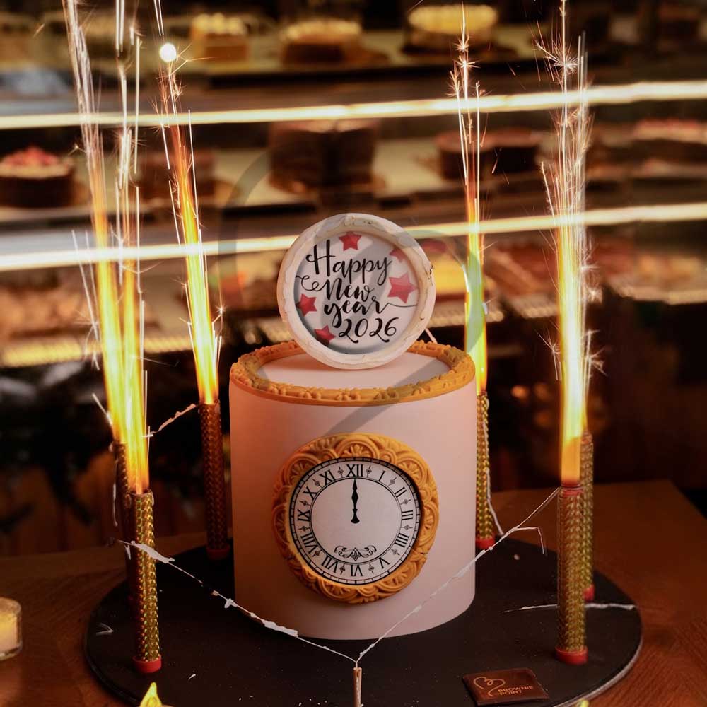 THE MIDNIGHT SPARKLER CAKE